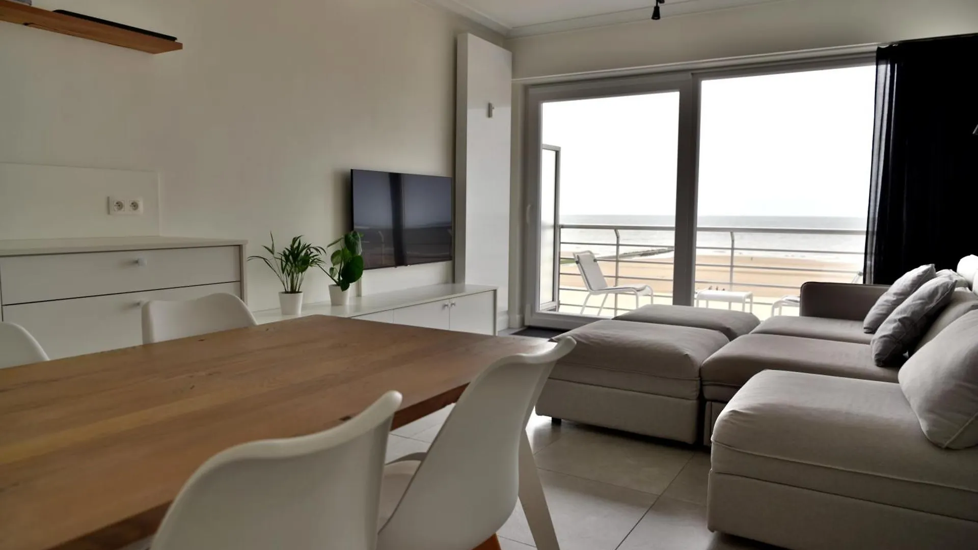 Ostend Sea View Apartment location